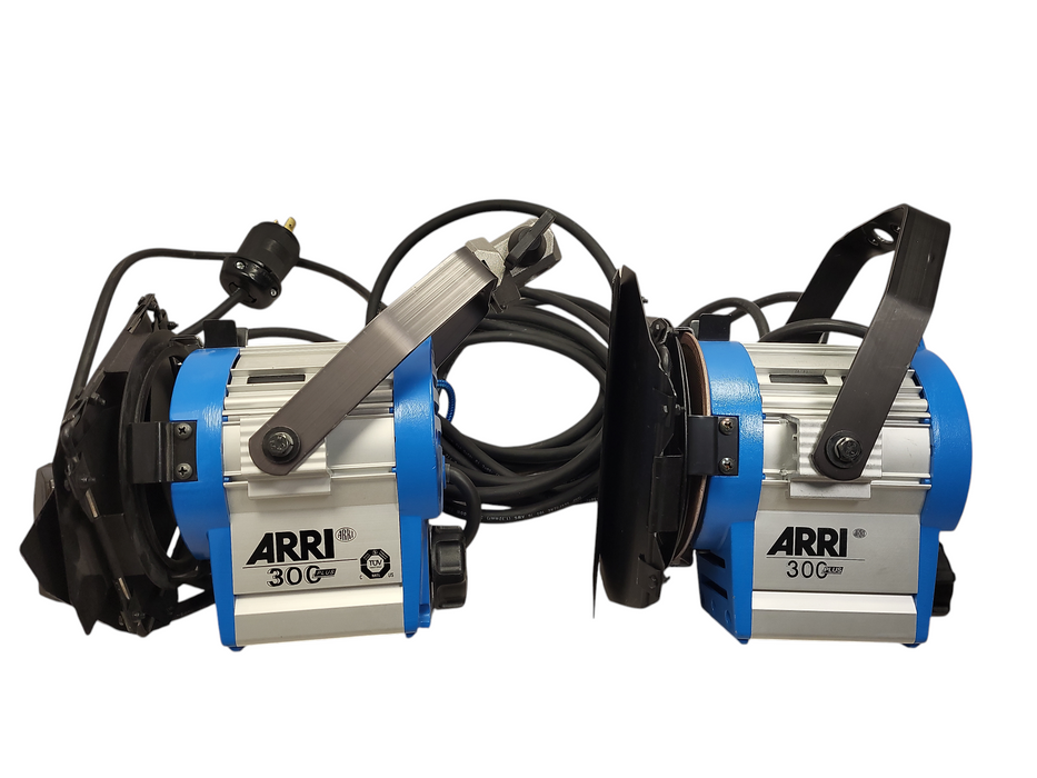 Lot of 2x ARRI 300W Plus Tungsten Fresnel (120-240 VAC) Light $