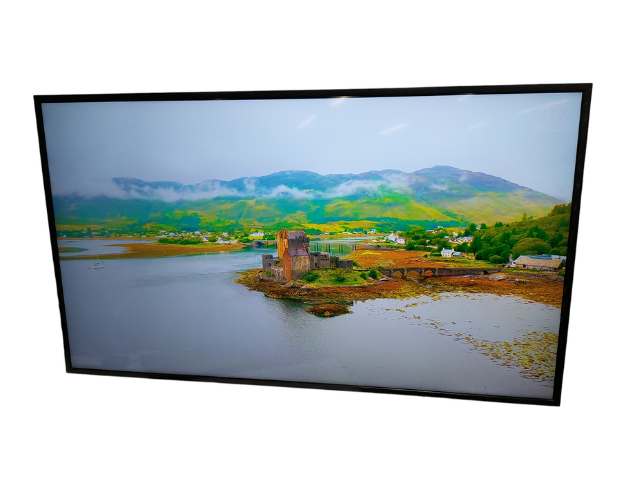 Samsung 43" UHD 4K Digital Signage Display Model:QB43C Jan.2024 =