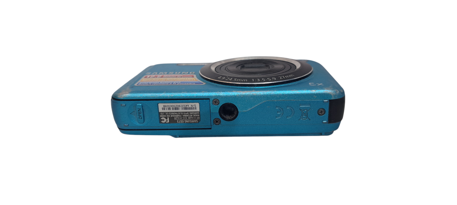 Samsung ES73 12.2MP Digital Camera With Battery