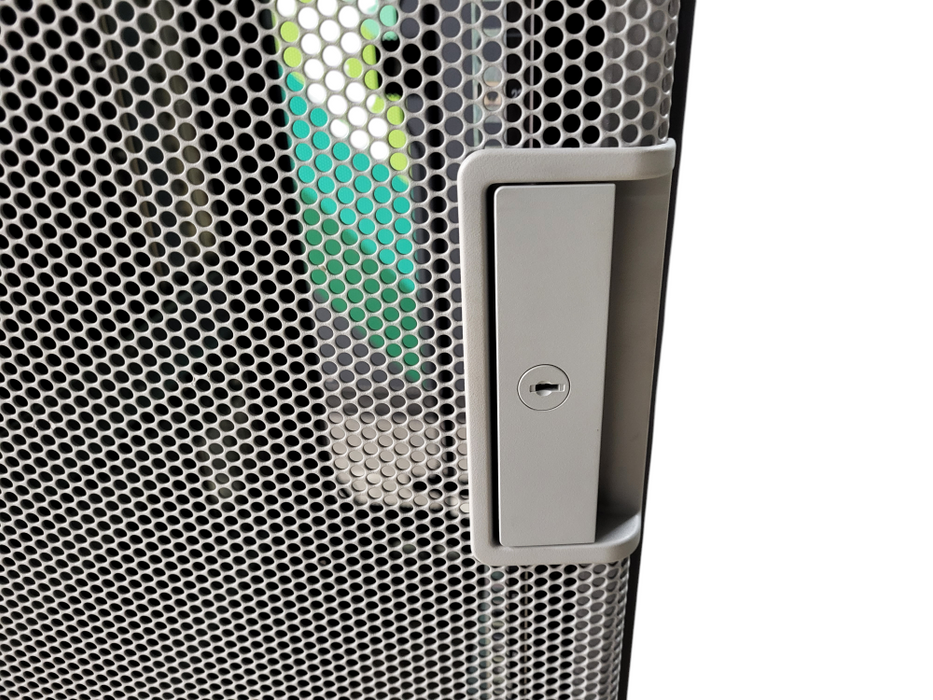 NETAPP NAC-0501 42U Server Rack w/ 4x Spectrum Power 72A-130BMLEN-02 PDU $