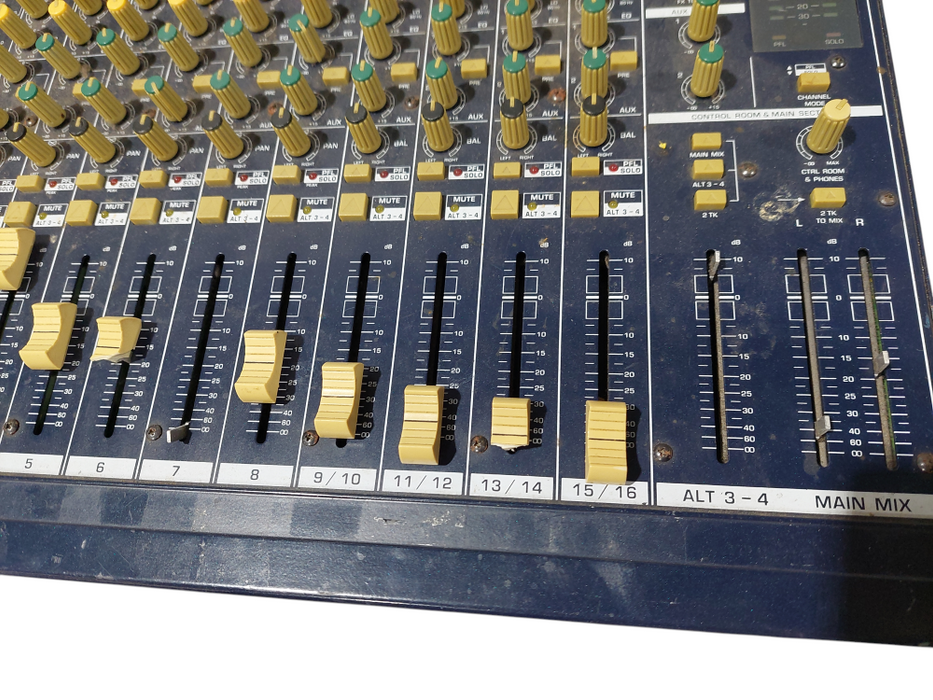 Behringer Eurorack MX 2004A =