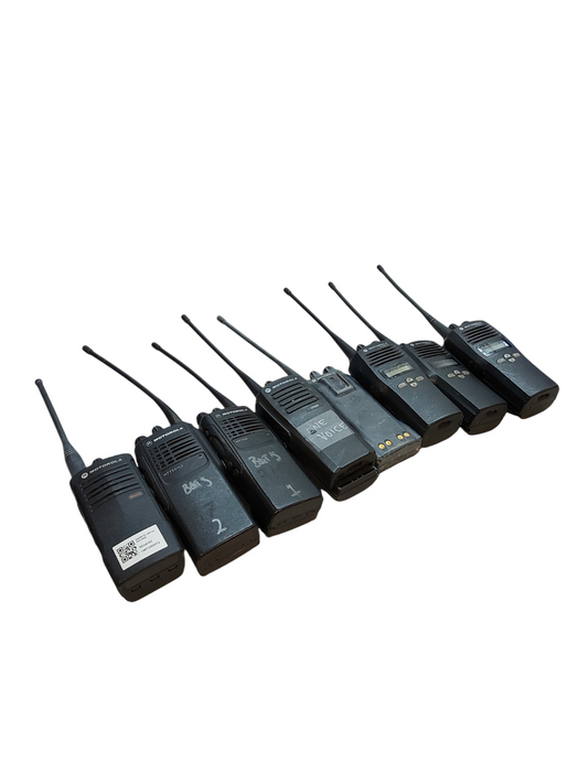 Lot 8x MOTOROLA RADIOS - READ DESCRIPTION