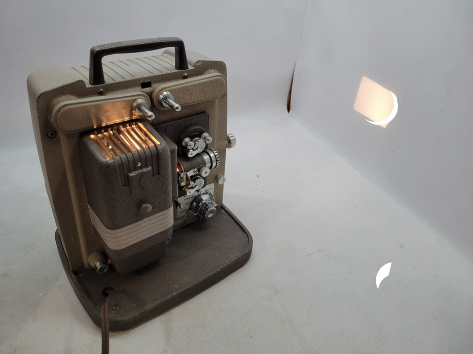 Vintage Keystone k 100 8 mm projector (READ) %