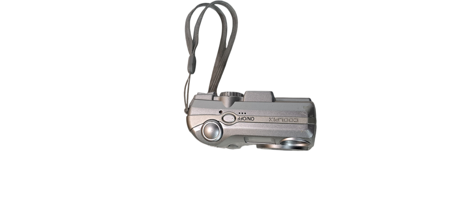 Nikon Coolpix 4600 Digital Camera 4MP 3x Optical Zoom