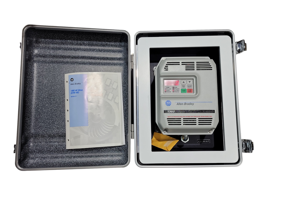 Allen-Bradley 1302-C001AA Servo Drive 1HP 575VAC 2A 3Ph 60Hz READ !