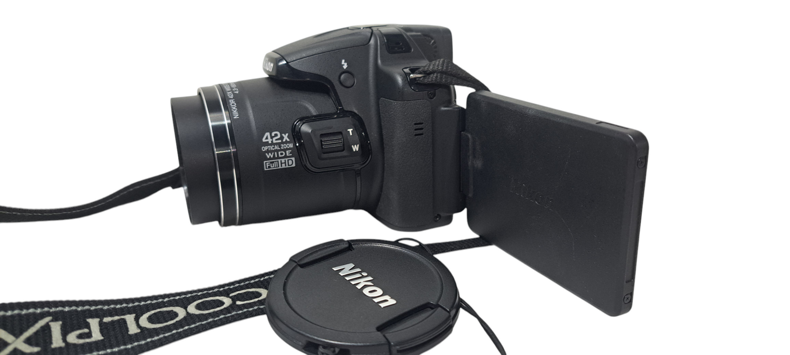 Nikon COOLPIX P520 18.1MP Digital Camera W/ Charger