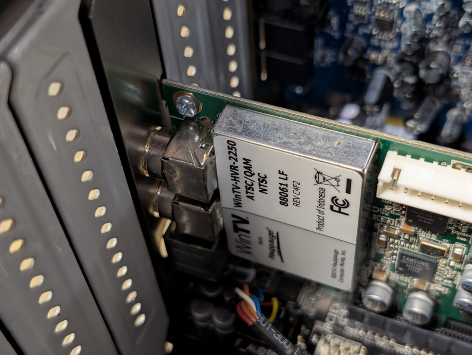 Fractal Design NODE 605 Home Theatre PC Intel Core i7-4770S 8GB RAM 1TB SSD -