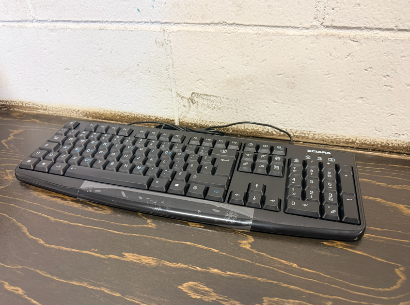 Pallet approx 700lbs French wired keyboards Q