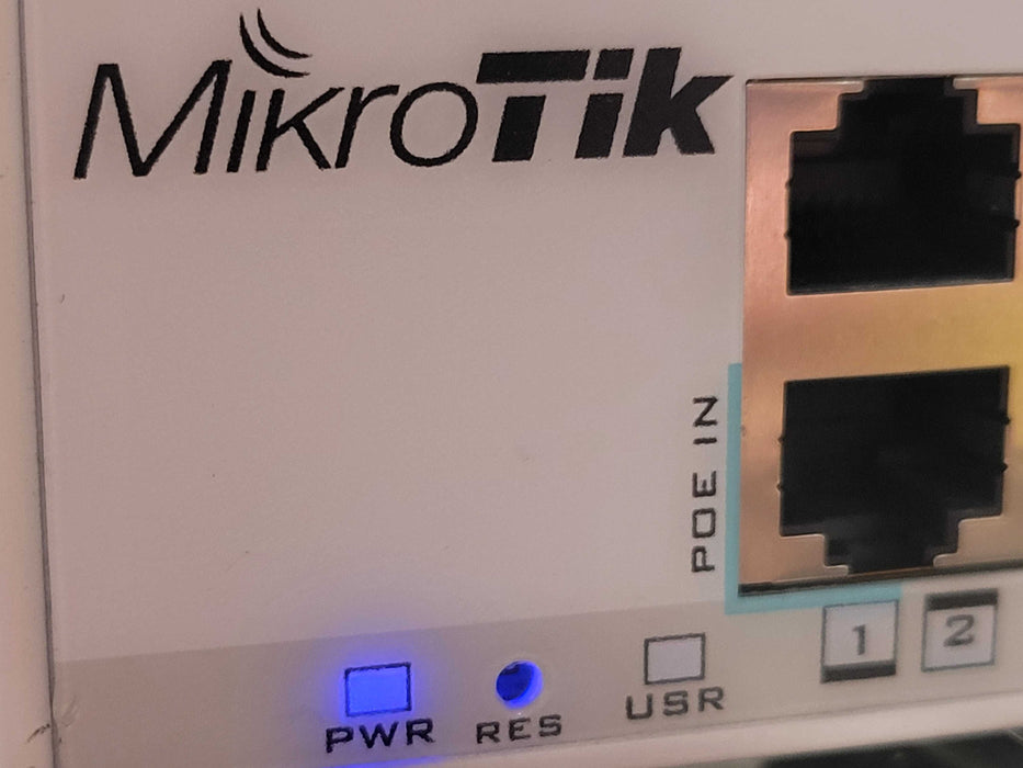 MikroTik CSS326-24G-2S+RM | 24-Port Gigabit Ethernet Switch | 2x SFP+ Q%