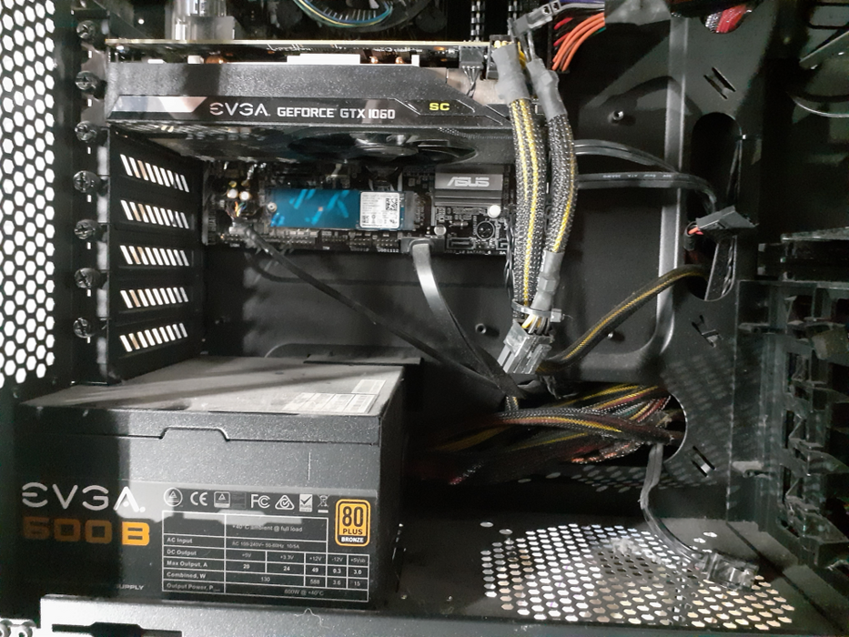 Custom Pc/Asus i7-7700 @3.60GHz 16GB DDR4 256GB NVMe