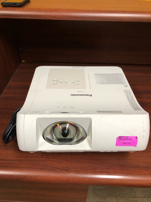 Panasonic PT-TW230 3LCD Projector 1981 Hours HDMI