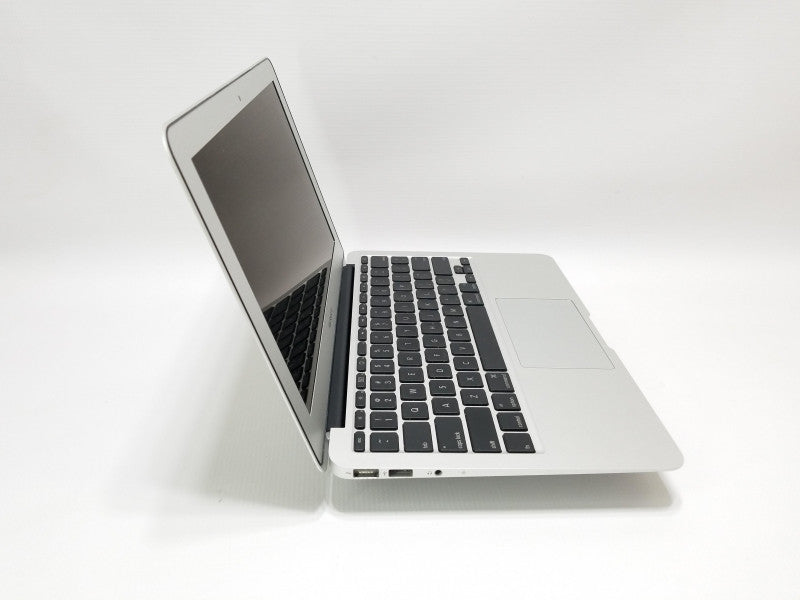 Macbook Air 11\\" Late 2010 c2d 1.4ghz 4GB Ram 64GB SSD Webcam^