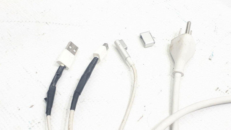 Apple A1316 LED Cinema Monitor, No Glass (READ)|