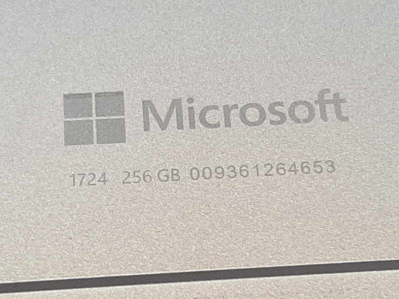 Microsoft Surface Pro 4 1724 i5-6300U @ 2.5GHz 8GB RAM 256GB SSD
