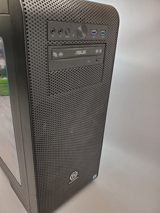 Custom PC, Intel i7 6700K, 16GB Ram, 240GB SSD, 2TB HDD, ATI Radeon R9 390