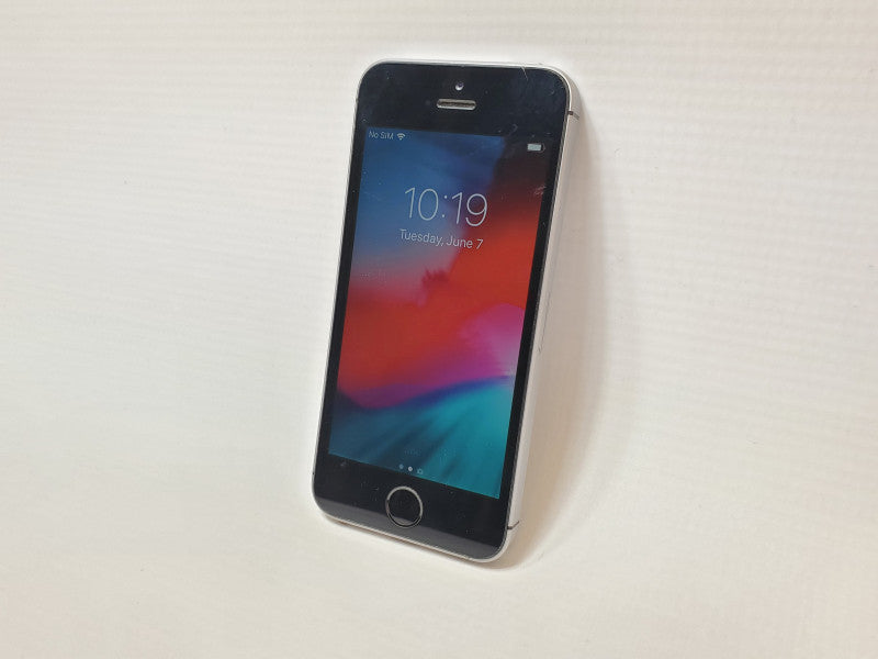 Apple Iphone 5 SE 64GB (IOS 15.5) Unlocked