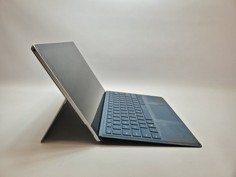 Microsoft Surface Pro 5 i7-7660U, 16GB ran, 512GB SSD