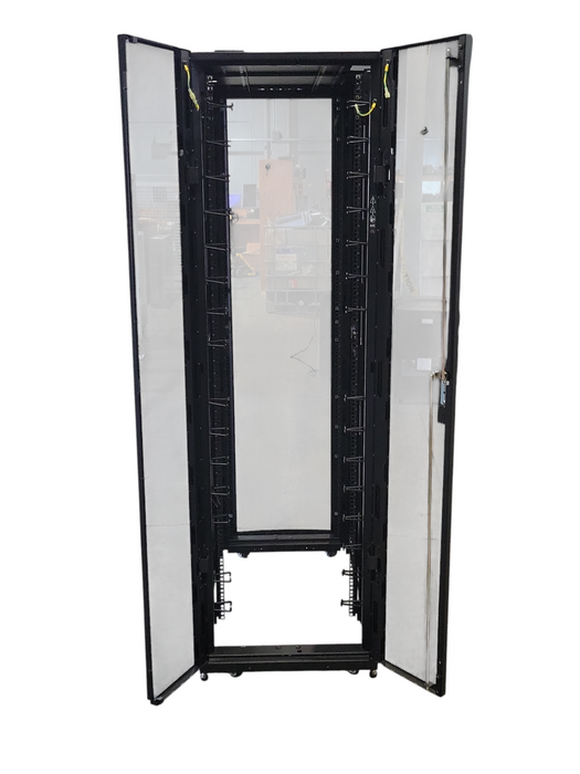 APC AR3100 NETSHELTER ENCLOSURE 42U 600MM X 1070MM SERVER RACK DATA CABINET Q_