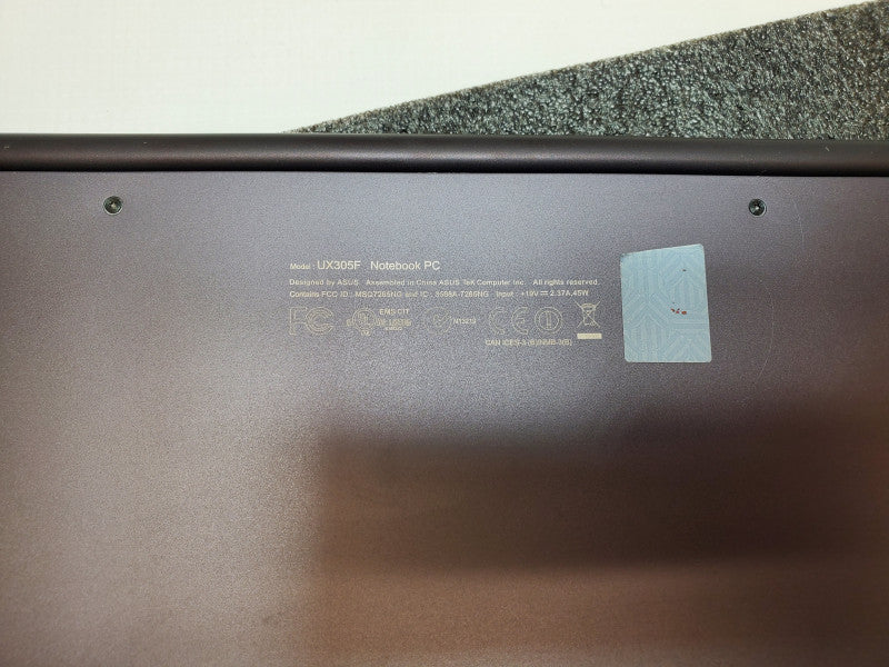 Asus UX305F Zenbook- Intel m3-6Y30 0.9GHz- 8GB DDR3 RAM - 120GB SSD