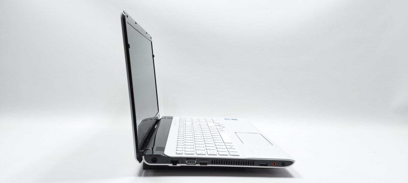 Sony Vaio SVE1511FDW i3-2370U 2.4GHz 8GB RAM 500GB HDD 15.5\\"