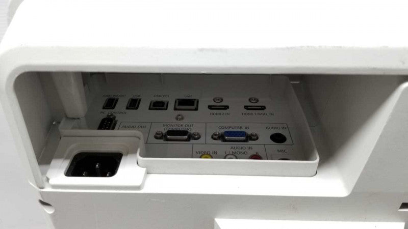 NEC UM351W Projector Ultra Short Throw / 544 Lamp hours
