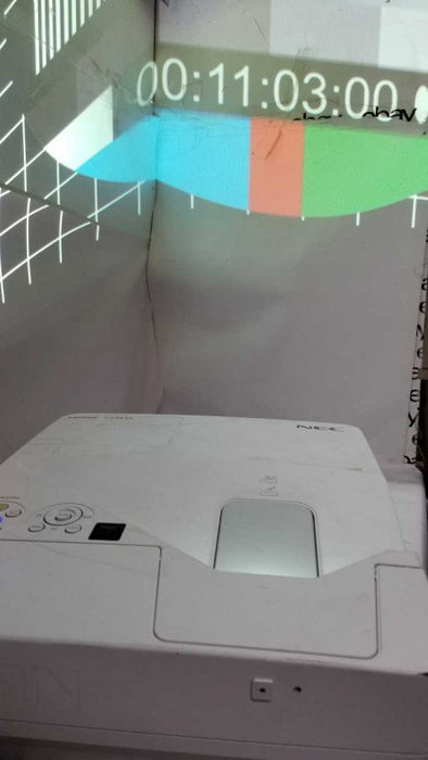 NEC UM351W Projector Ultra Short Throw / 544 Lamp hours