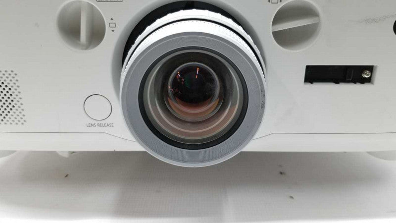 5700 lumen Widescreen Advanced Professional Installation Projector / see notes