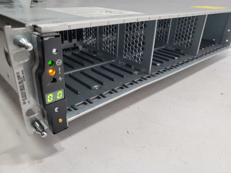NetApp DS2246 NAJ-1001 Disk Array 24x 2.5\\" 2x PSUs 2x WWM 111-01287+B1 Modules