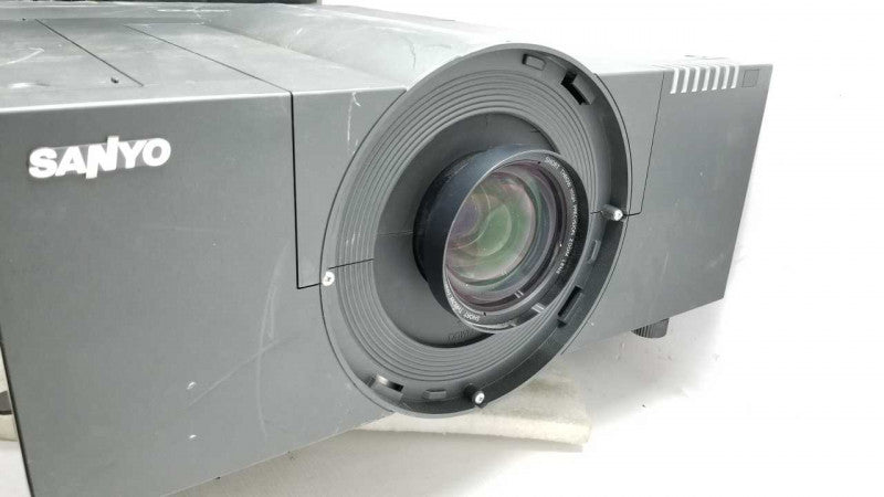 Sanyo PLV-WF20 Projector chassis KY3-WF2000 / 1914, 1745 lamp hours #
