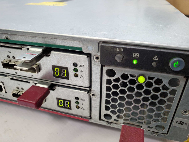 HP StorageWorks D2700, AJ941A, AJ941-63002, 25x 2.5 HDDs bays, 2x PSU, w/ 2x Controllers AJ941-04402 )