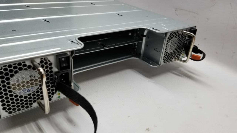 dell powervault MD3820i / 2x PSU / no 2.5\\" HDDS / no caddies/ no controllers #