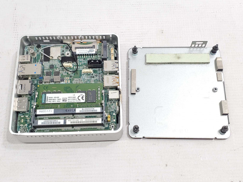 Intel NUC NUC6i5SYK, i5-6260u 1.8GHz 8GB DDR4, No M.2 |