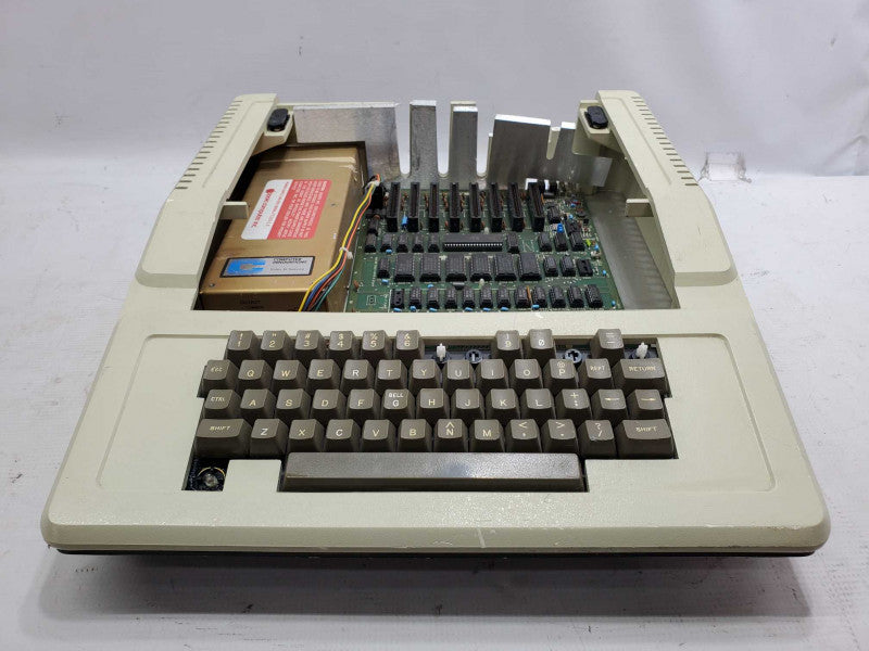 Apple II Plus A2S1048 Computer (READ) |