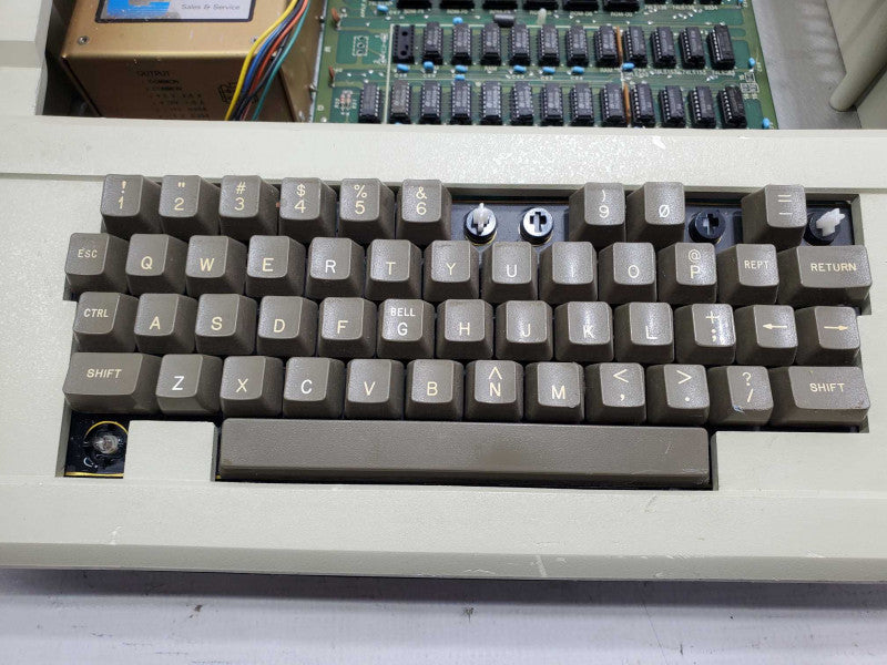 Apple II Plus A2S1048 Computer (READ) |