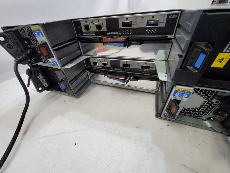 NetApp DS4243 Storage Shelf, 430-00048+C0, 24x 3.5\\" Bays, 2x PSU w/ 2x IOM3 )