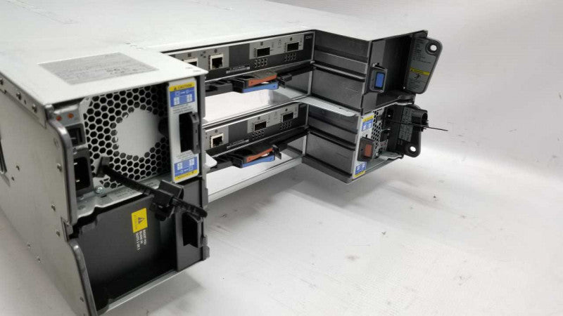 NetApp NAJ-0801 Disk Array / 4x PSU / 2x IOM3 controllers #