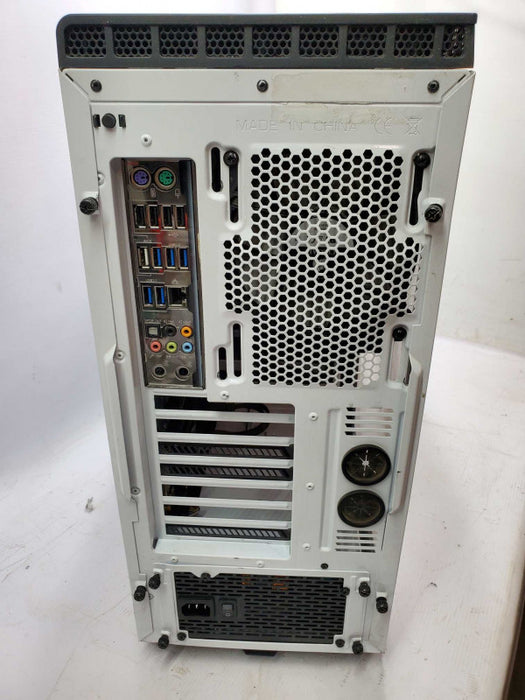 Custom PC- ASUS X99-UD4, i7-5820K 3.3GHz, 32GB DDR4 |