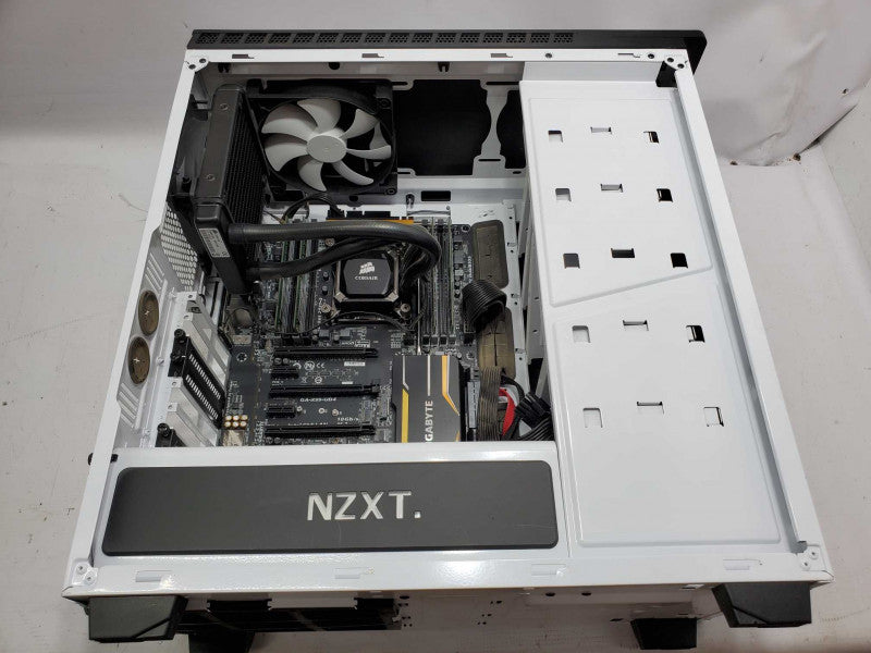 Custom PC- ASUS X99-UD4, i7-5820K 3.3GHz, 32GB DDR4 |