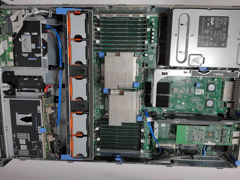Dell R710, 2x intel Xeon X5530, 16GB, H700, 2xPSU :