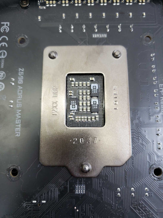 Gigabyte Z590 AORUS Master Intel Z590 Express LGA 1200 ATX DDR4 Motherboard )
