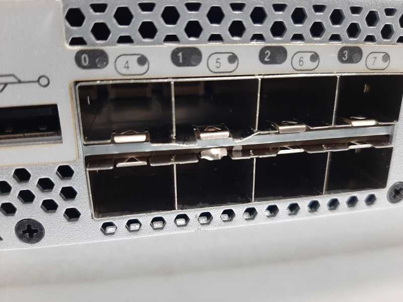 Brocade 24-Port 8Gb Fiber Channel SAN Switch, 300 SM-310-0000 310 :