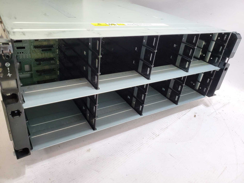 NetApp NAJ-0801 Disk Array, 4x PSU, w/ 2x IOM3 controllers )