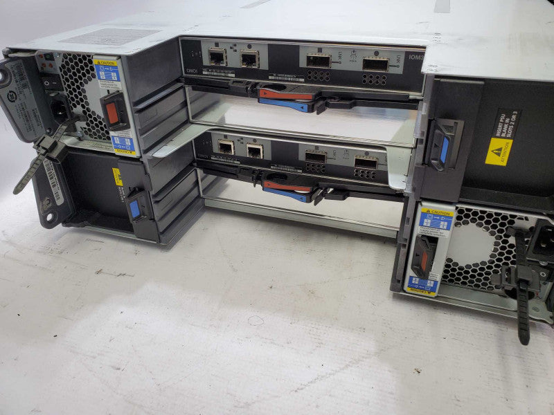 NetApp NAJ-0801 Disk Array, 4x PSU, w/ 2x IOM3 controllers )