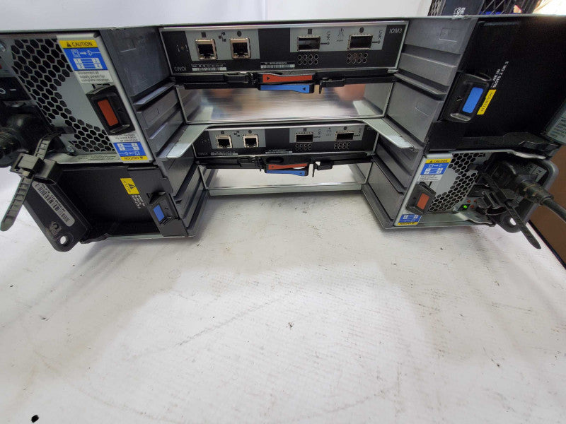 NetApp NAJ-0801 Disk Array, 4x PSU, w/ 2x IOM3 controllers )