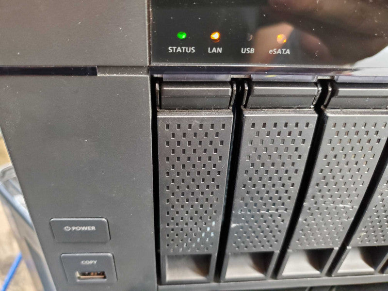QNAP TS-869L 8 Bay NAS (Read)  :