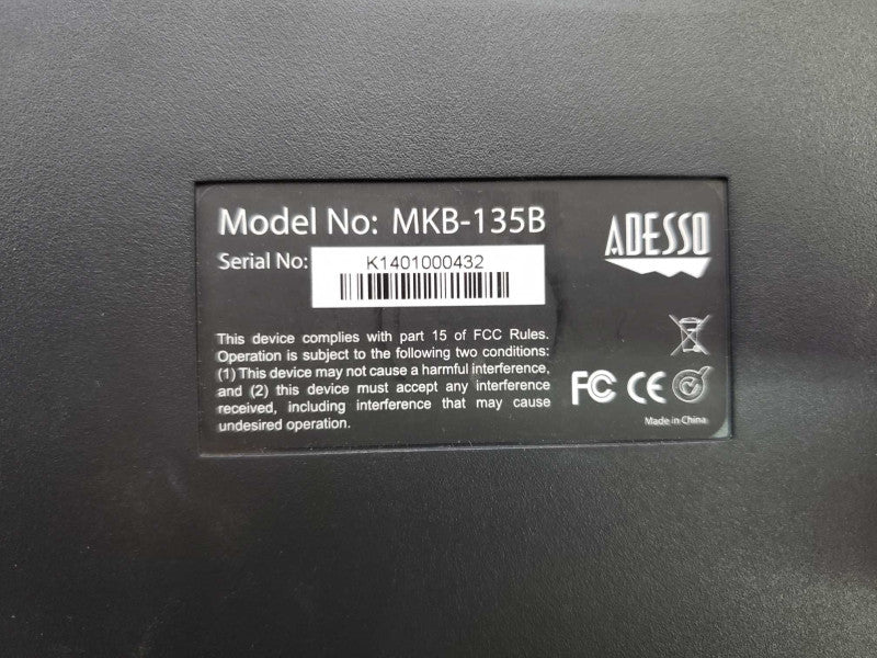 Adesso Black Click Clicky Wired Keyboard MKB-135B Built in USB hub GRADE A [