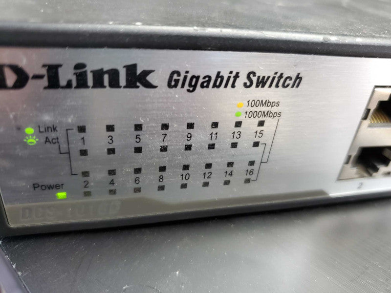 D-LINK DGS-1016D 16 Port Gigabit Ethernet Switch w/ Ears )