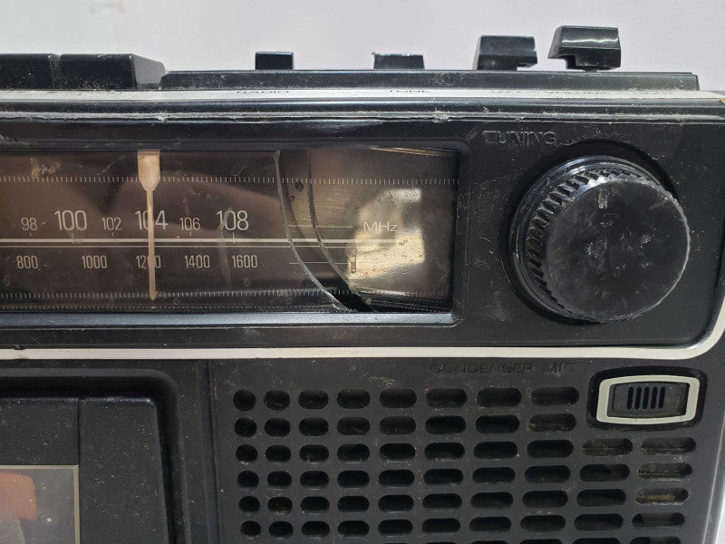 Sanyo AM/FM Stereo Radio Cassette Recorder M9902 [