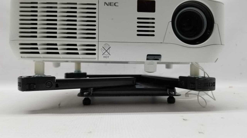 NEC NP-V300W projector / hdmi / 3000 lumens / 84% Life remaining #