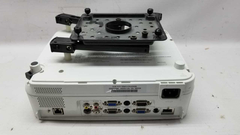 NEC NP-V300W projector / hdmi / 3000 lumens / 84% Life remaining #